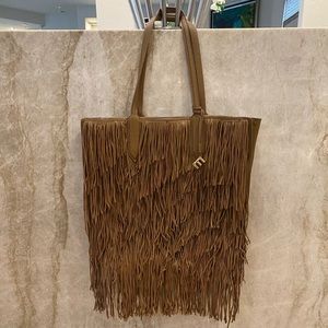 Elizabeth and James tote bag